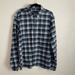 Orvis Men’s casual shirt blue plaid. Size M feels like lightweight flannel